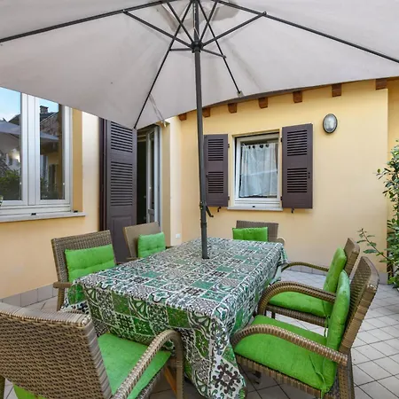 Flowers Apartments Desenzano del Garda Exterior photo