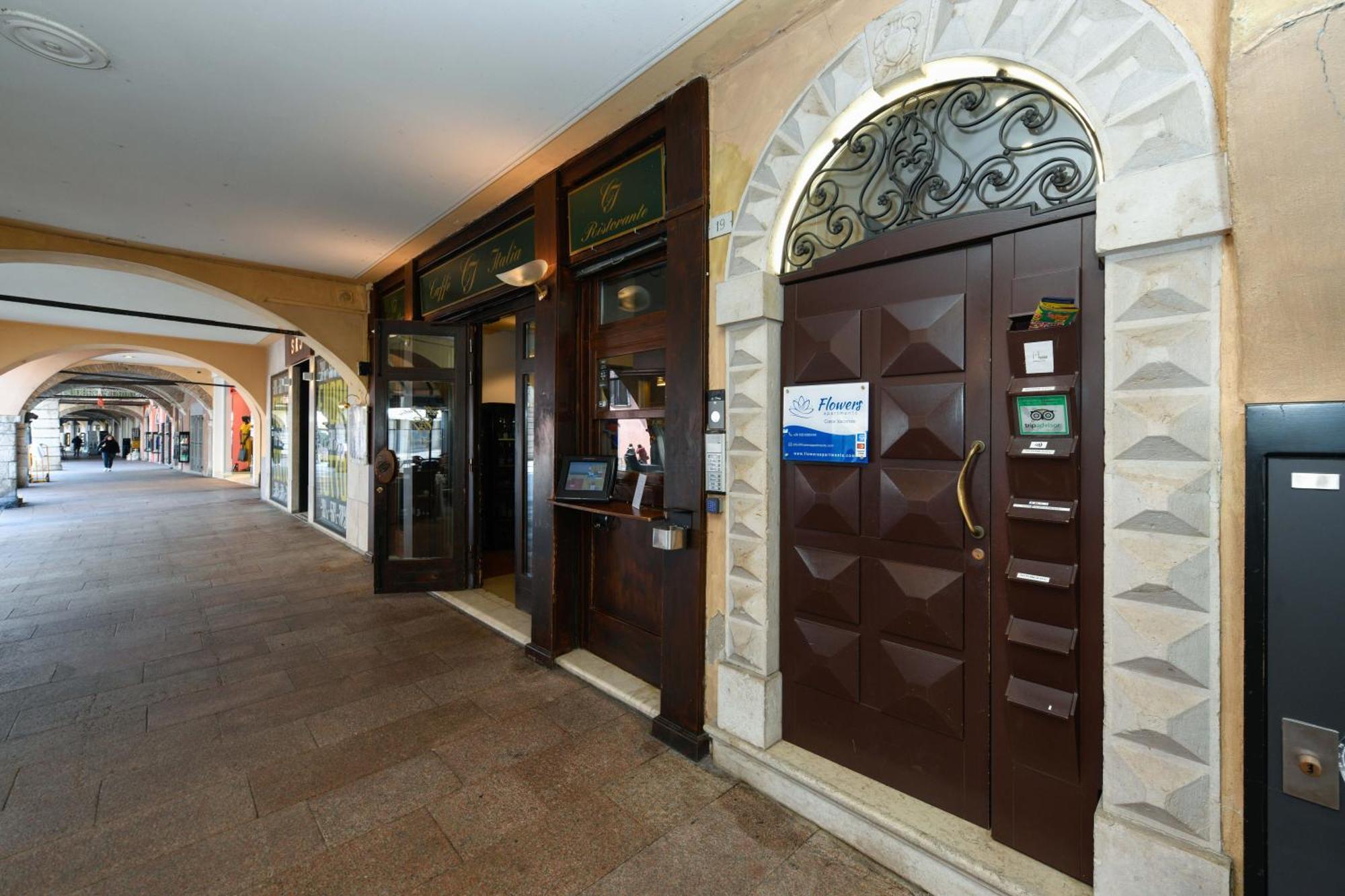 Flowers Apart-hotel Desenzano del Garda