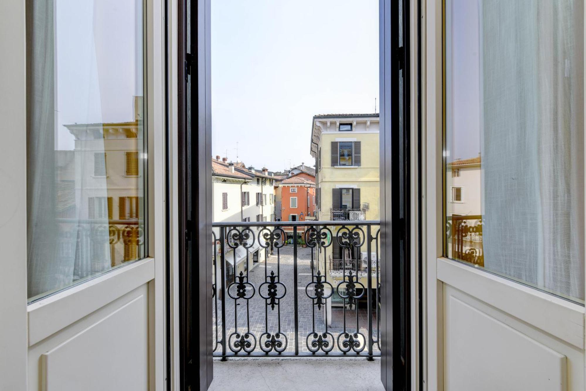 Aparthotel Flowers 4*